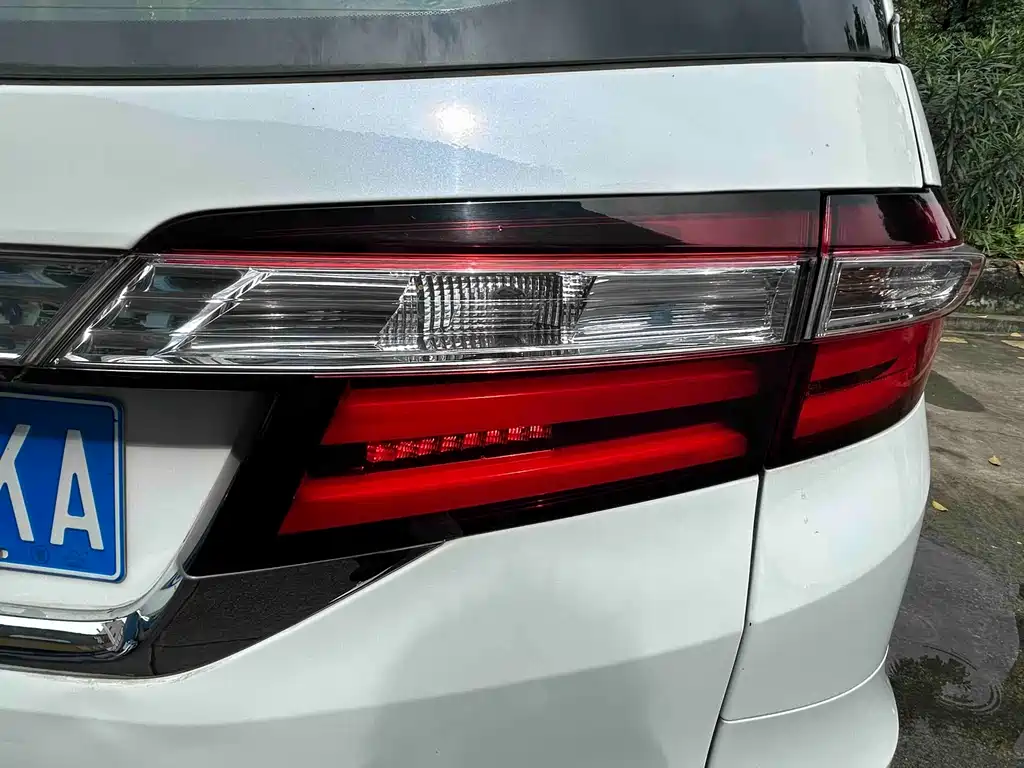 Honda Odyssey 2017 — фото 10