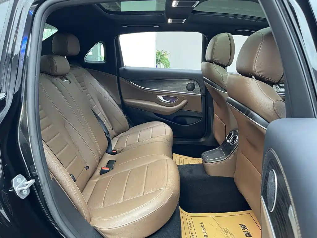 Mercedes-Benz E-Class 2023 — фото 16