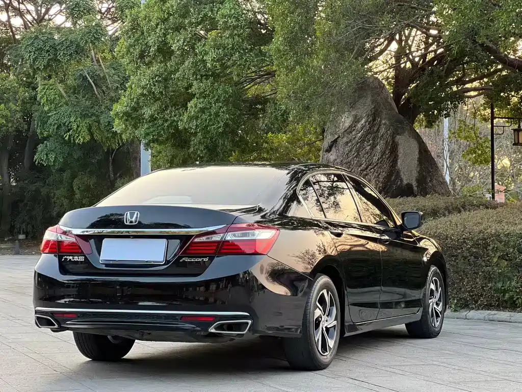 Honda Accord 2017 — фото 9