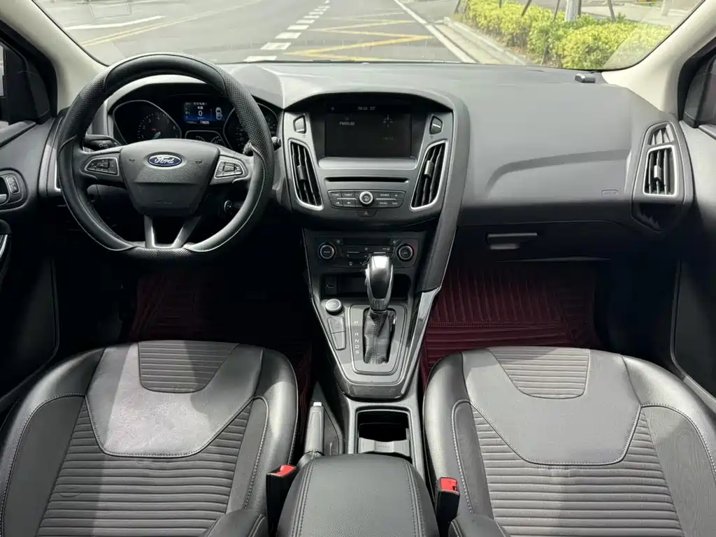 Ford Focus 2017 — фото 14