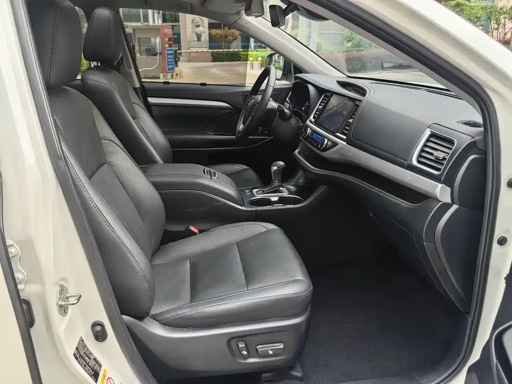 Toyota Highlander 2020 — фото 11