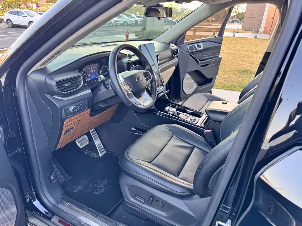 Ford Explorer 2022 — фото 8