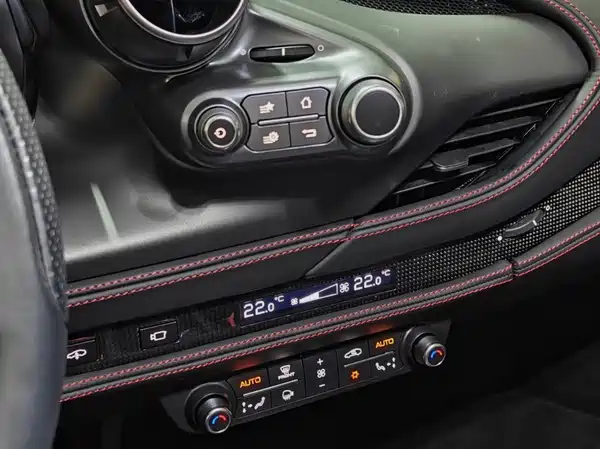 Ferrari F8 2021