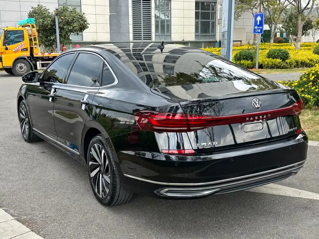 Volkswagen Passat 2023 — фото 4