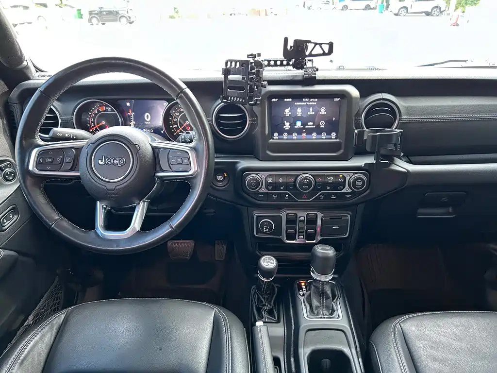Jeep Wrangler 2021 — фото 12