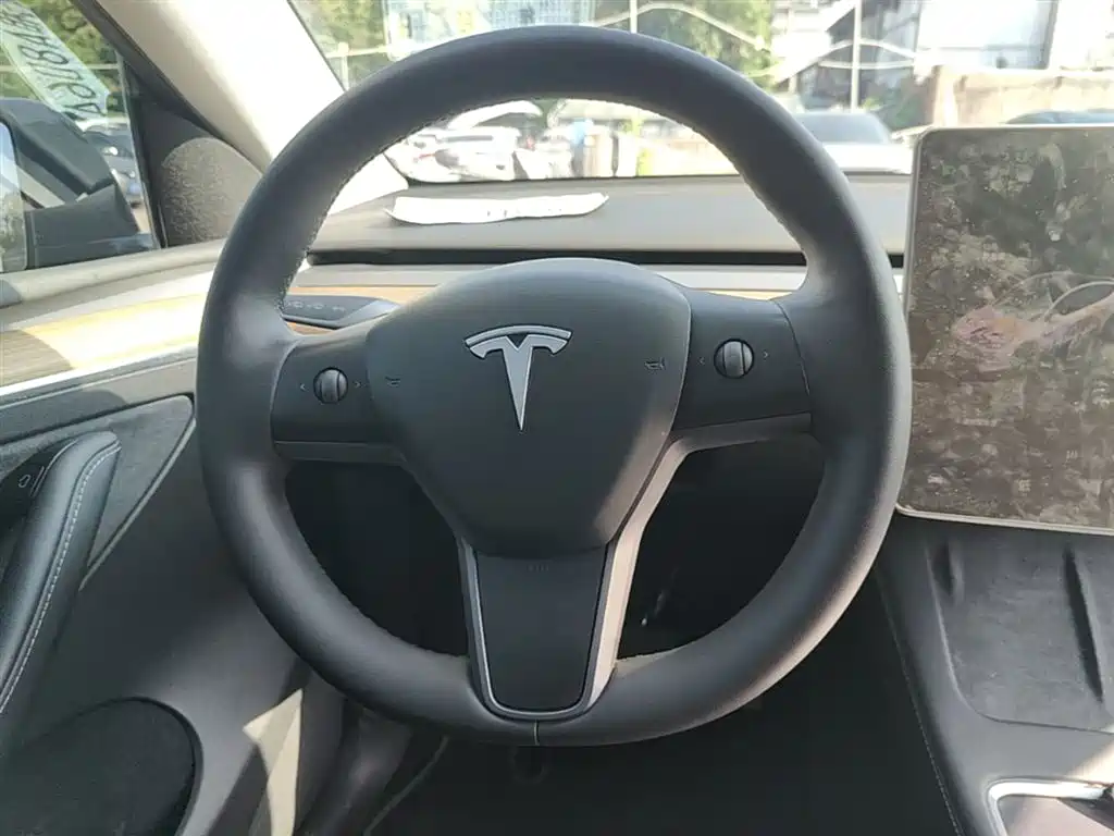 Tesla Model Y 2023 — фото 11