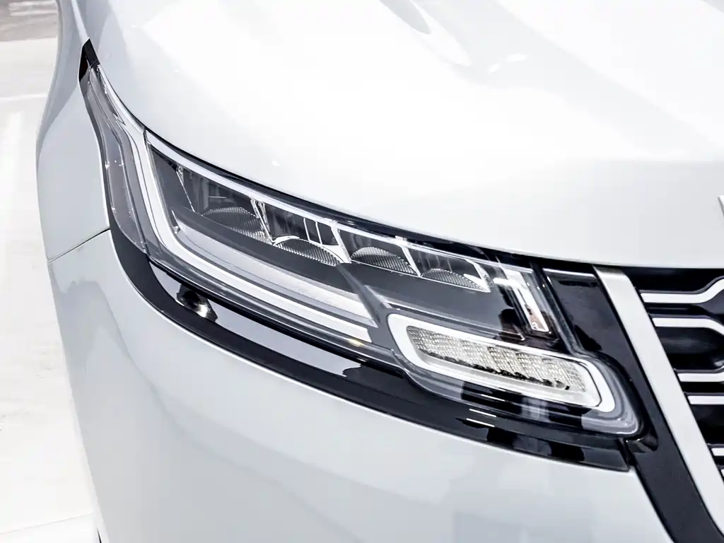 Land Rover Velar 2023 — фото 9