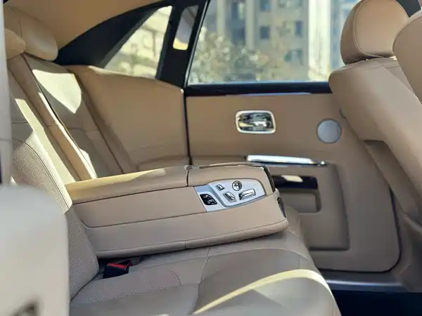 Rolls-Royce Ghost 2010