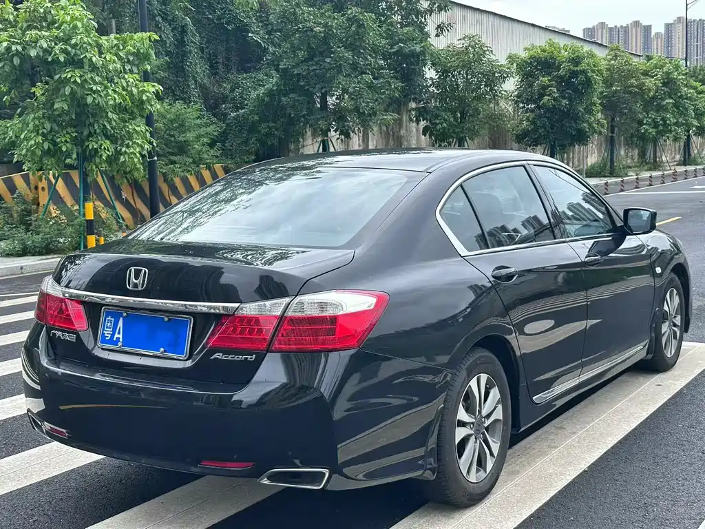 Honda Accord 2015 — фото 9