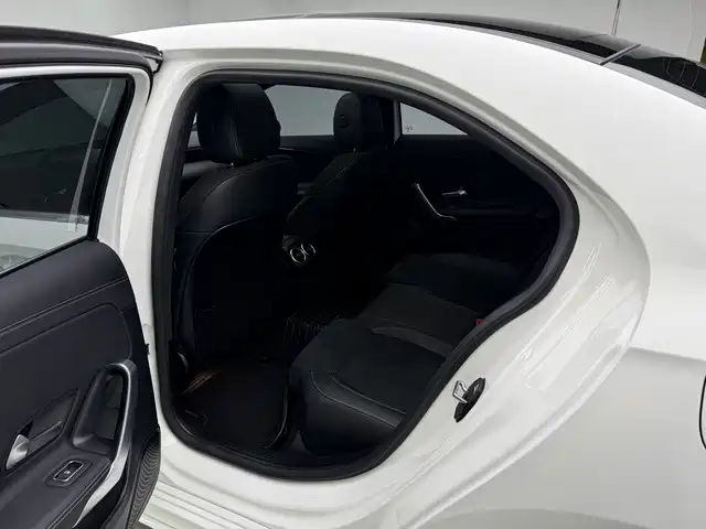 Mercedes-Benz A-Class 2022 — фото 16