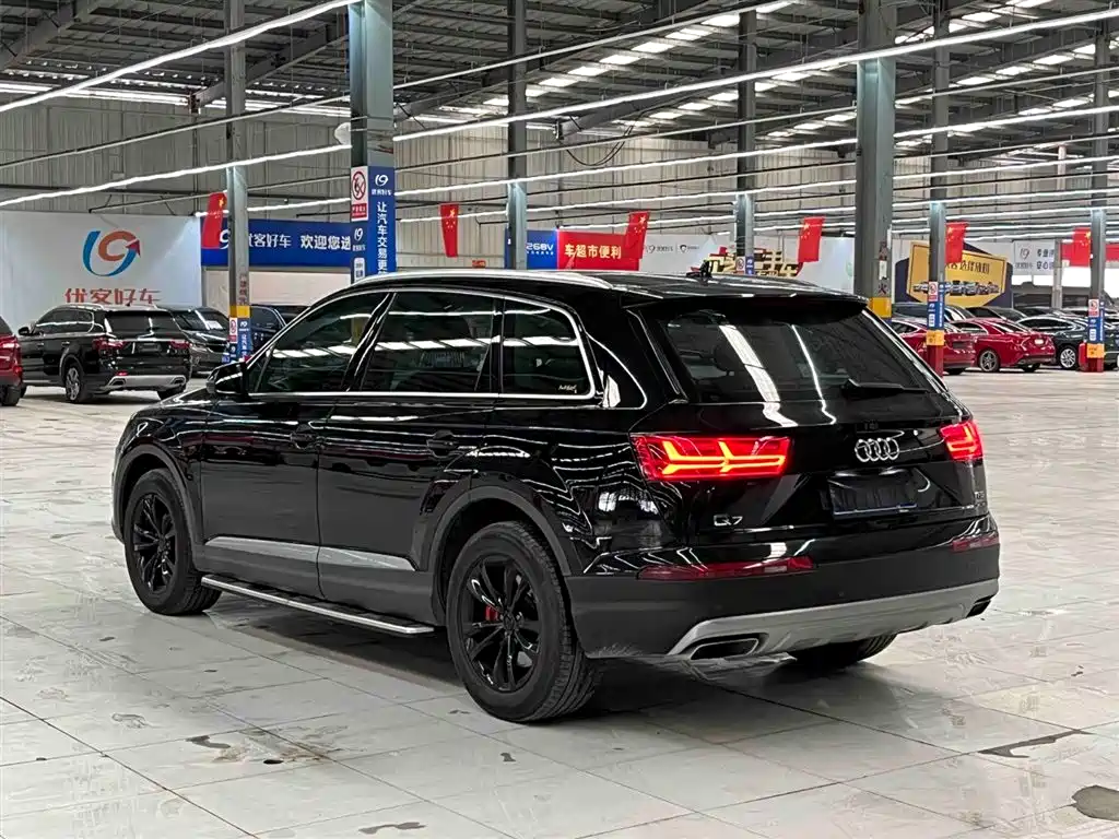 Audi Q7 2017 — фото 16