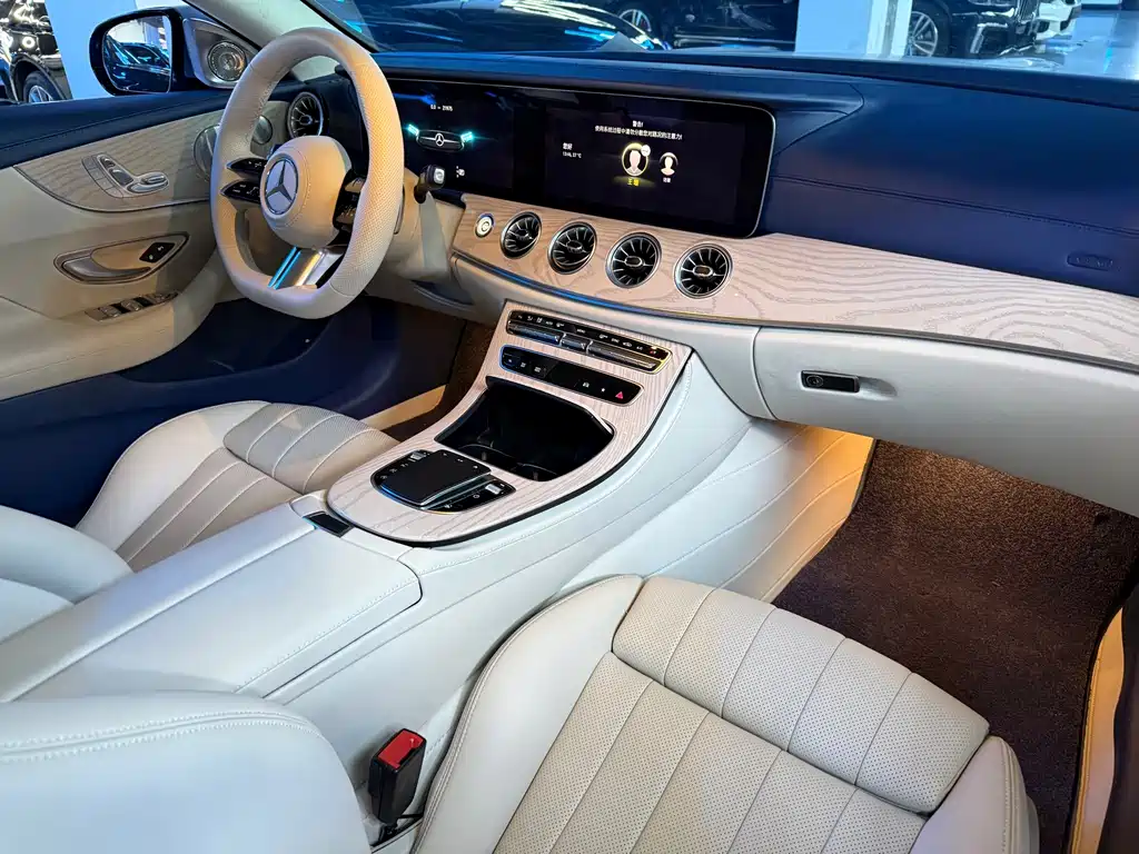 Mercedes-Benz E-Class 2022 — фото 10