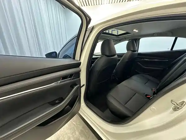 Mazda 3 Axela 2023