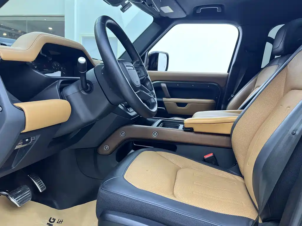 Land Rover Defender 2023 — фото 16