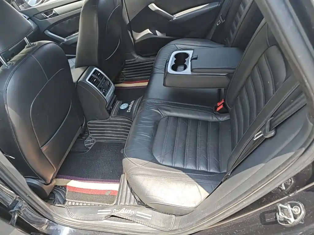 Volkswagen Passat 2014 — фото 17