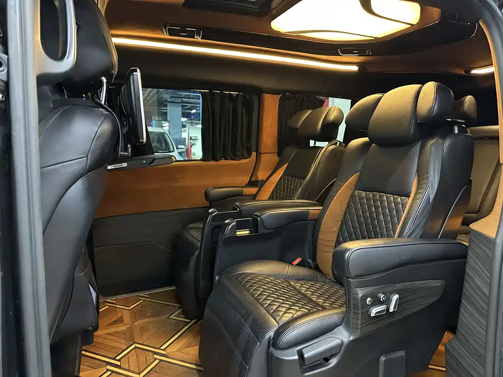 Mercedes-Benz V-Class 2018 — фото 18
