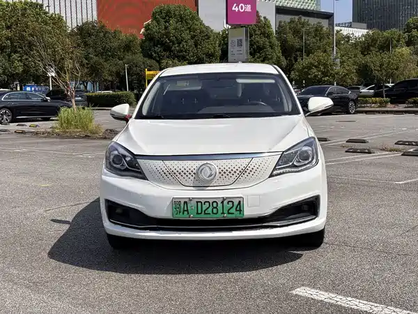 Dongfeng E70 2022