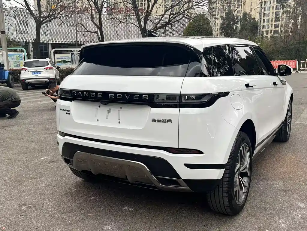 Land Rover Evoque 2023 — фото 17