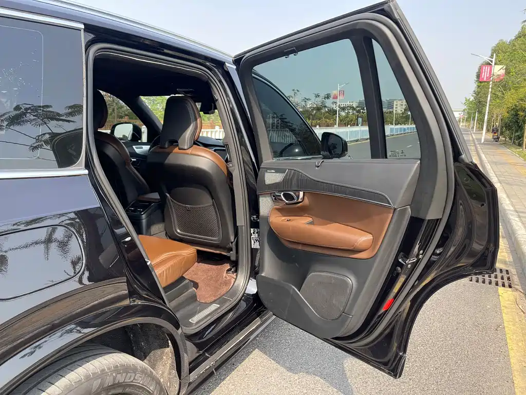 Volvo XC90 PHEV 2022 — фото 14
