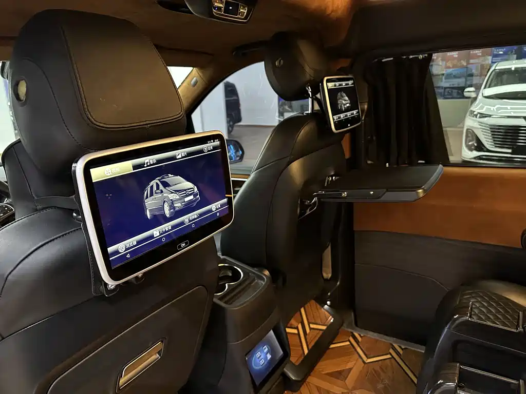 Mercedes-Benz V-Class 2018 — фото 15