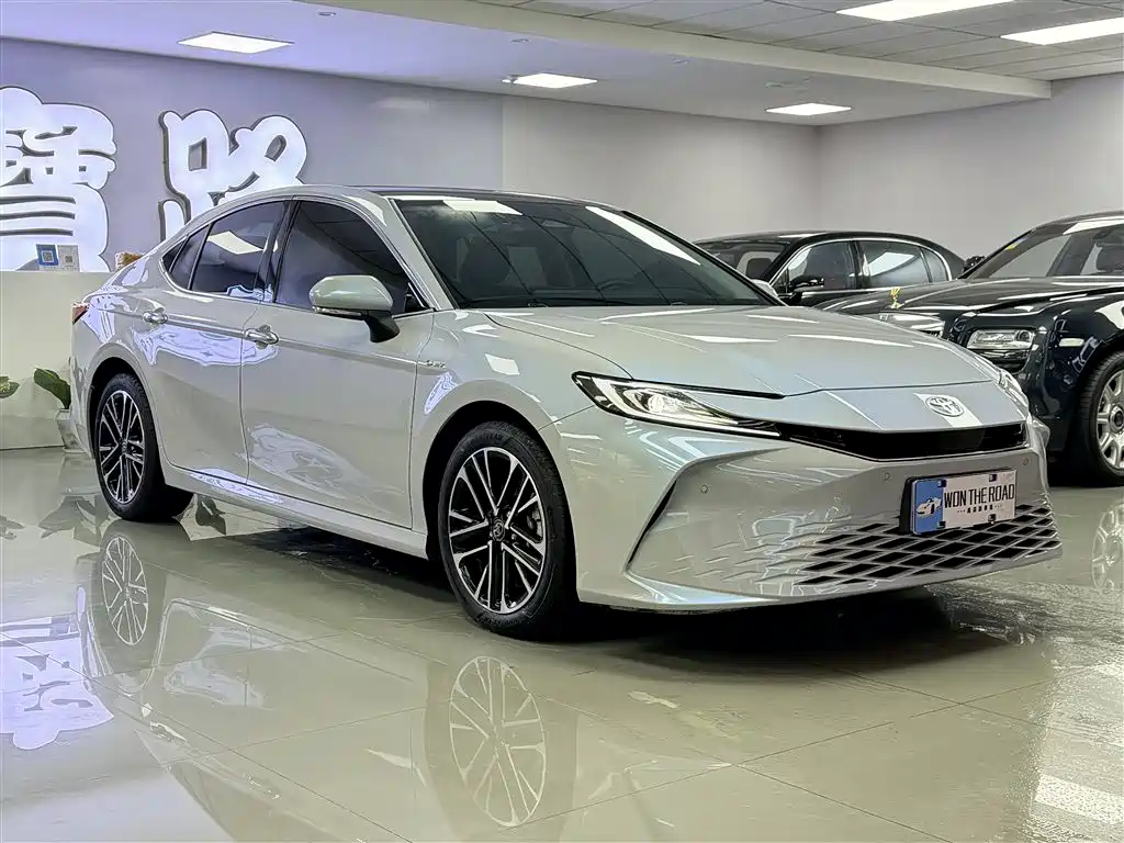 Toyota Camry 2024 — фото 5