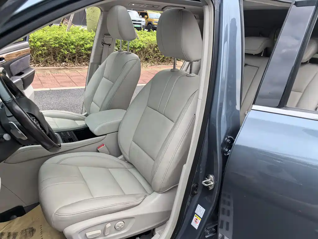 GAC Motor Trumpchi GS8 2016 — фото 14
