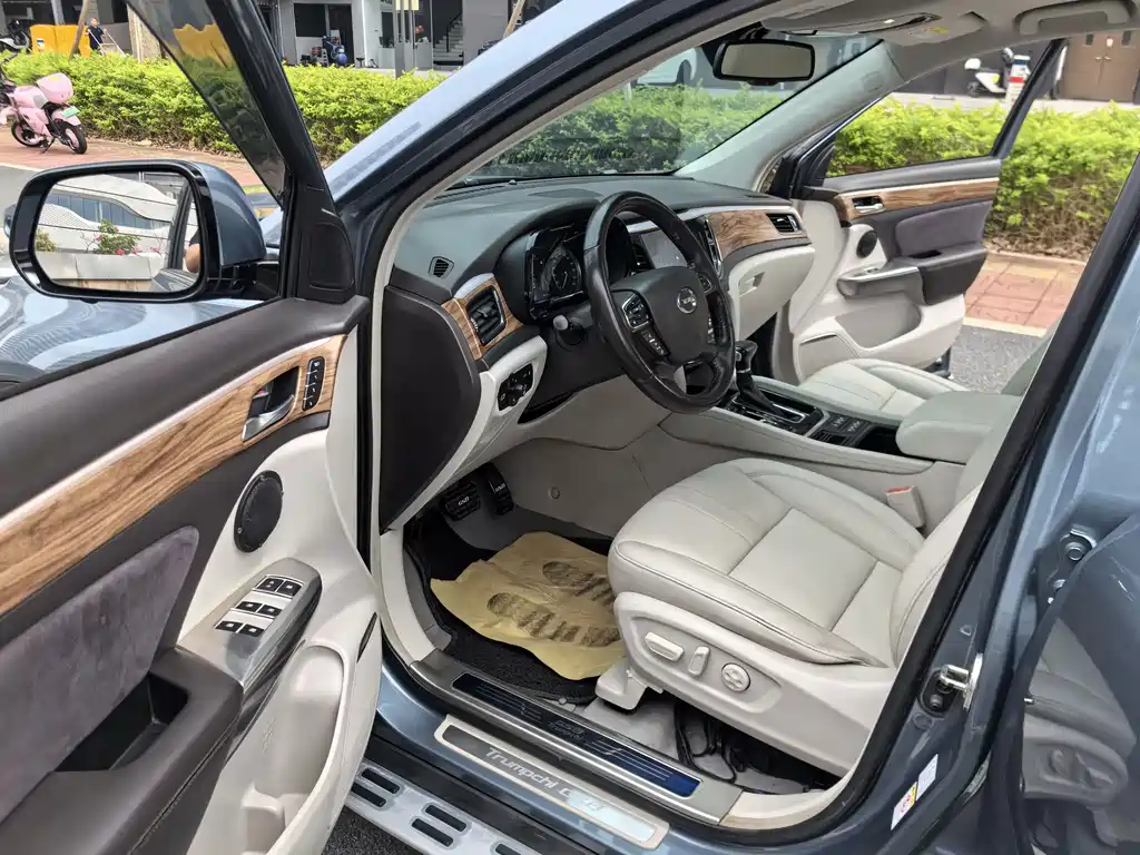 GAC Motor Trumpchi GS8 2016 — фото 8