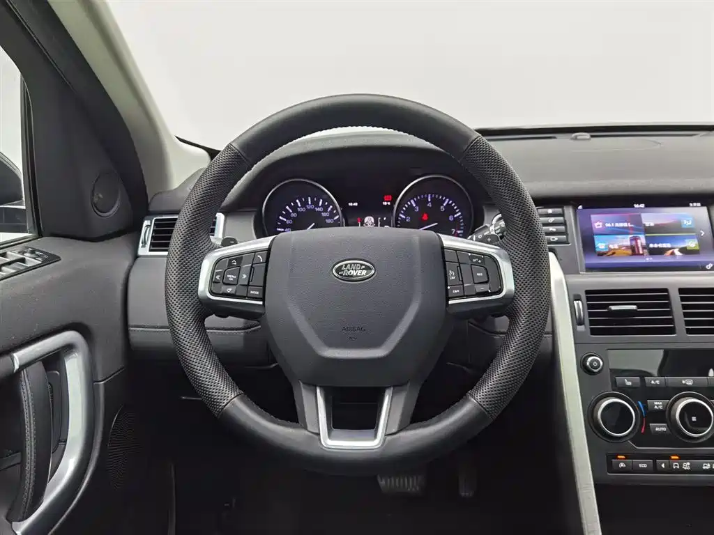 Land Rover Discovery Sport 2017 — фото 11