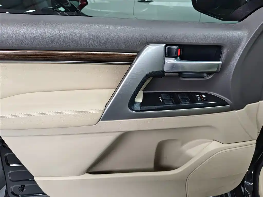Toyota Land Cruiser 2019 — фото 4