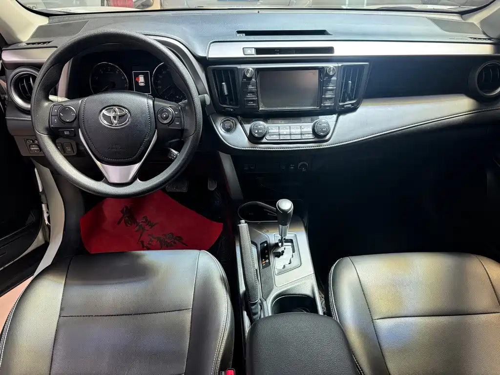 Toyota RAV4 2019 — фото 8