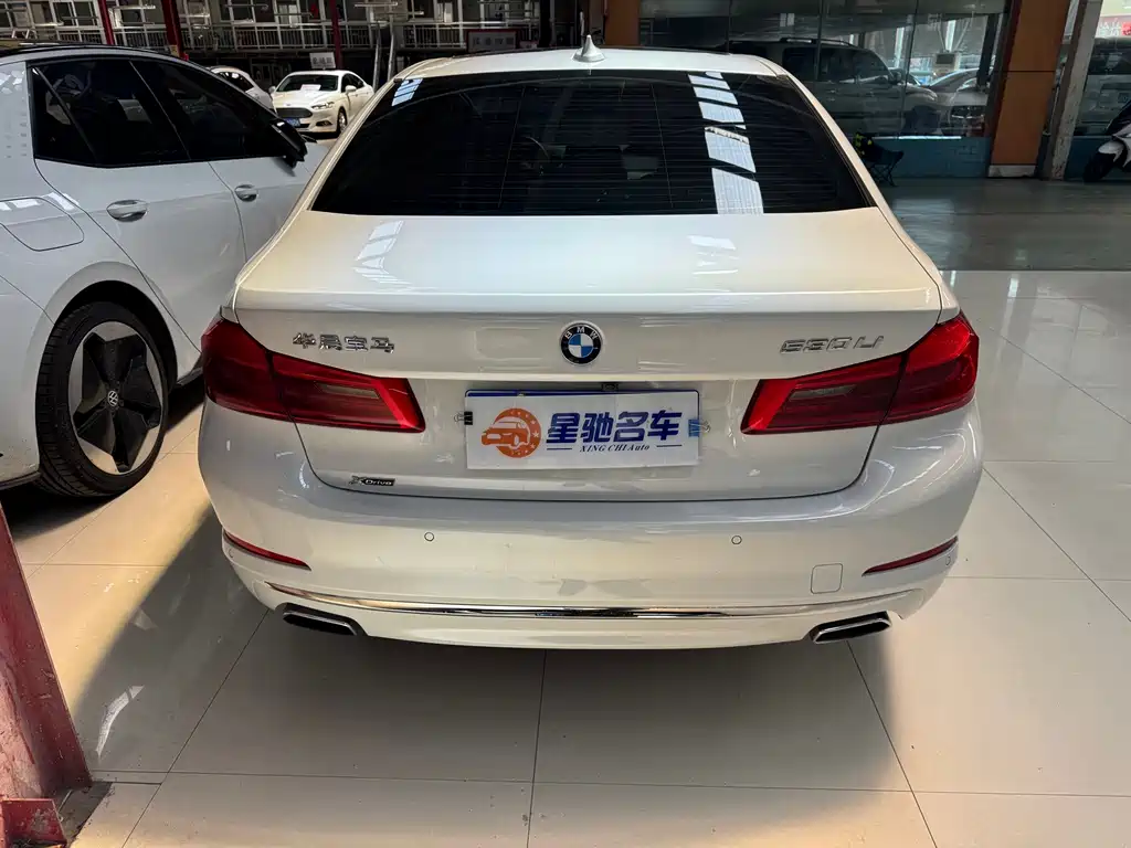 BMW 5 Series 2018 — фото 14