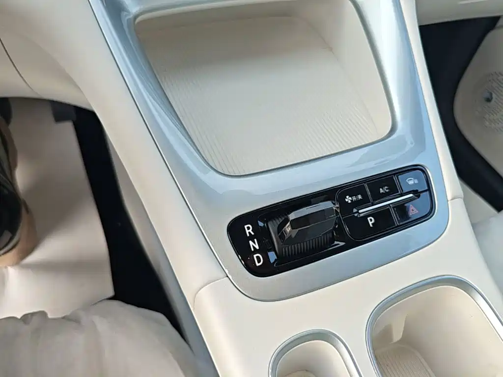 Geely Galaxy Starwish 2026 — фото 14