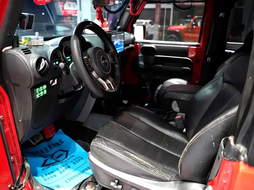Jeep Wrangler 2010 — фото 10