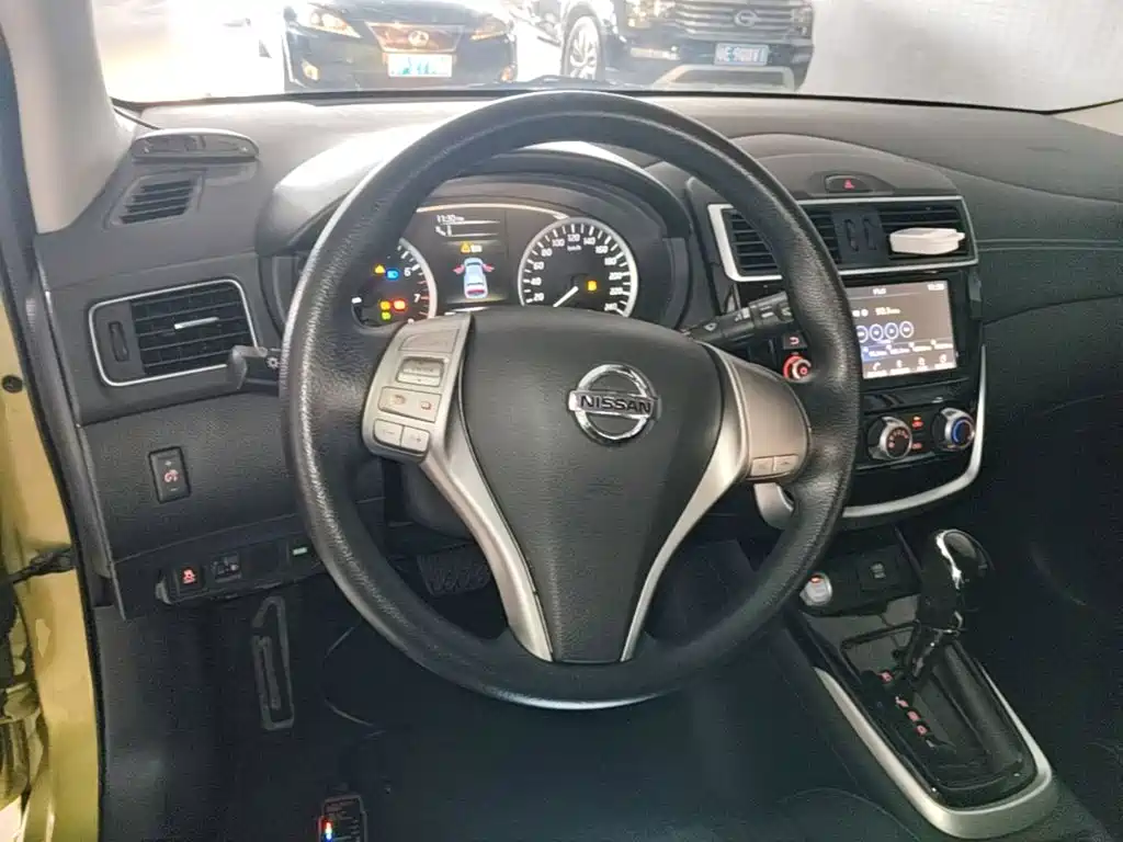 Nissan Tiida 2016 — фото 11