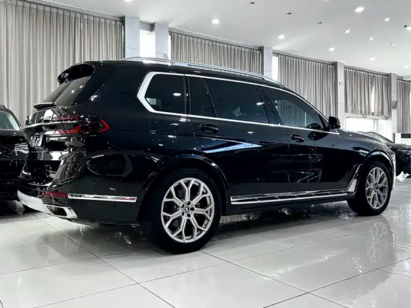 BMW X7 2025