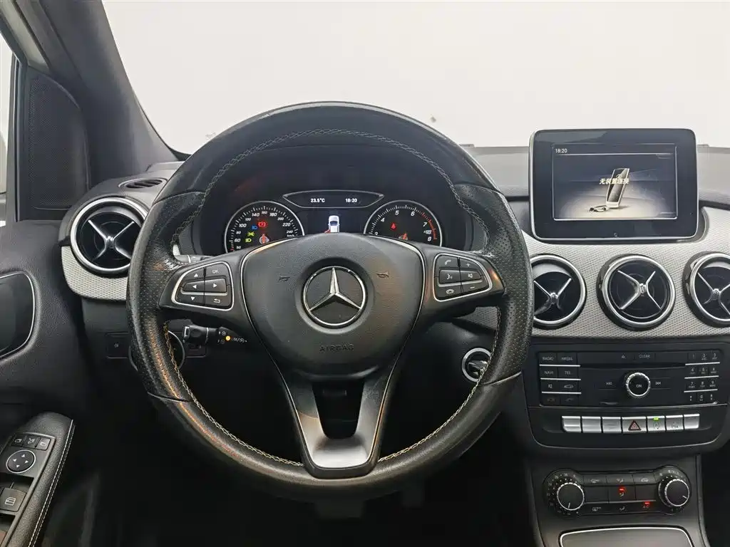 Mercedes-Benz B-Class 2016 — фото 11