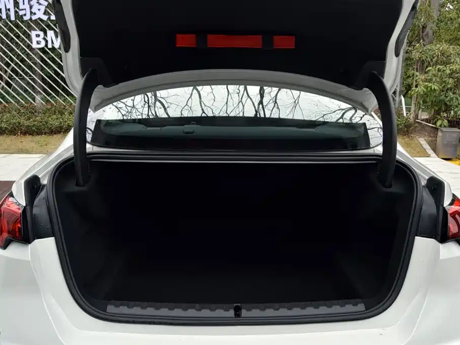 BMW 2 Series 2025 — фото 15