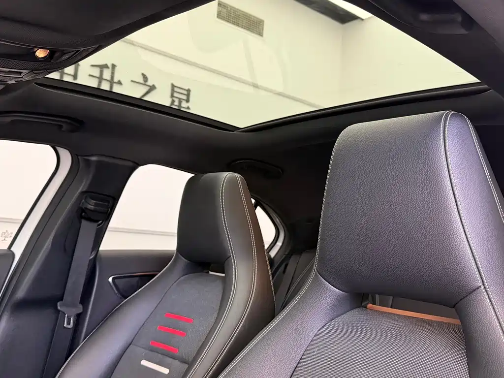 Mercedes-Benz A-Class 2018 — фото 12