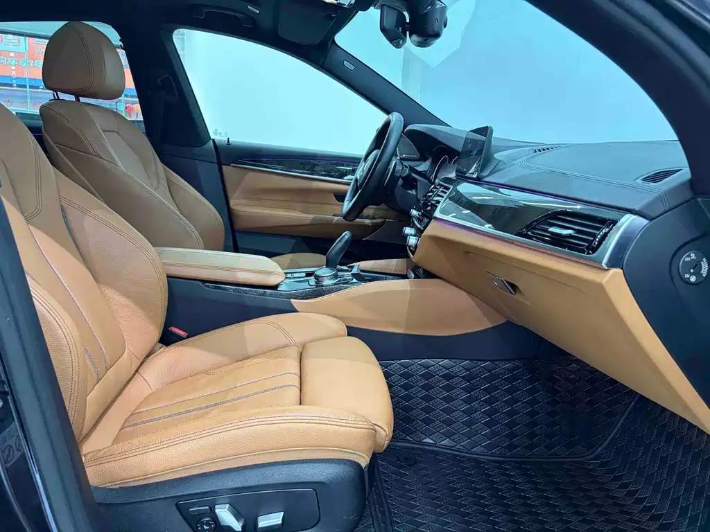 BMW 6 Series GT 2018 — фото 14