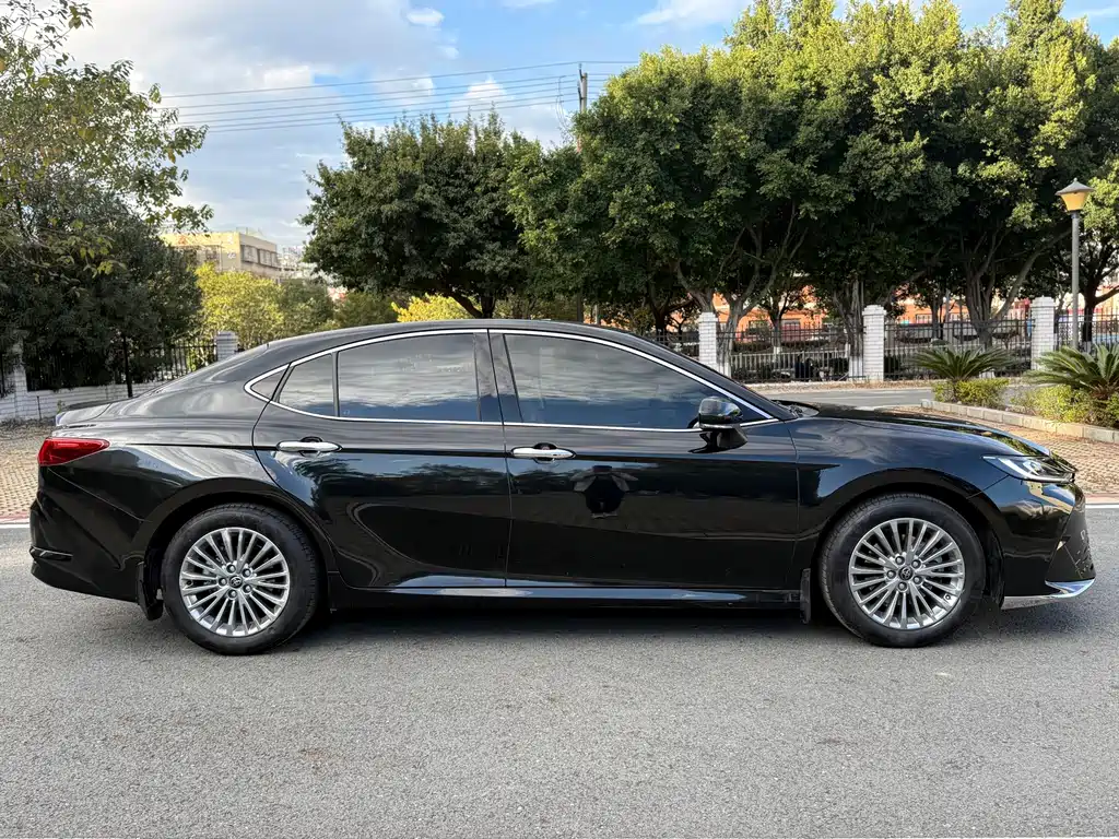 Toyota Camry 2025 — фото 12