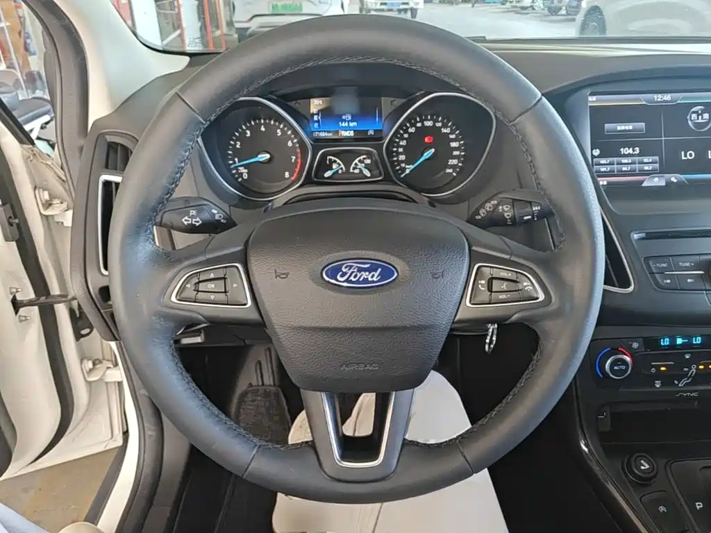 Ford Focus 2017 — фото 11
