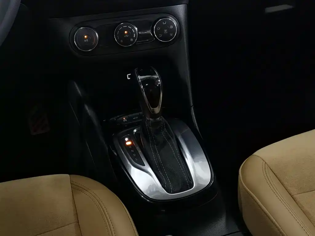 Buick Excelle 2019 — фото 13