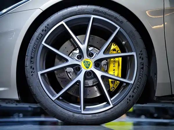 Lotus EMIRA 2024