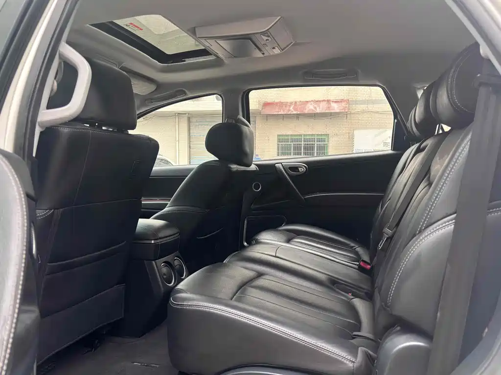Luxgen Da7 SUV 2015 — фото 6