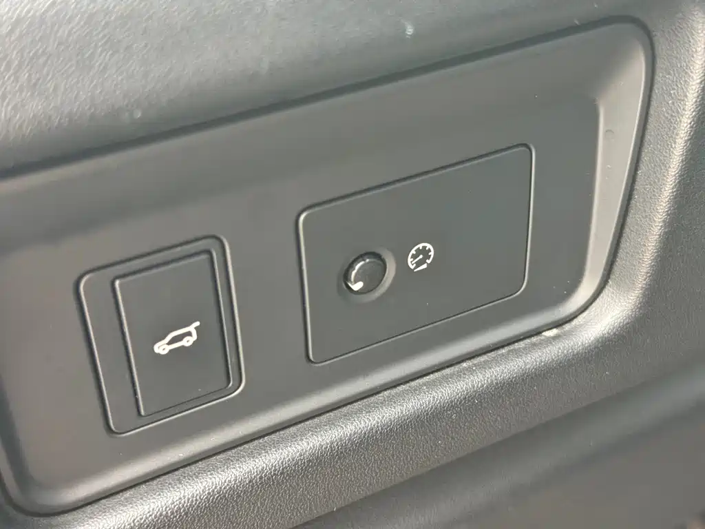 Land Rover Discovery Sport 2017 — фото 16