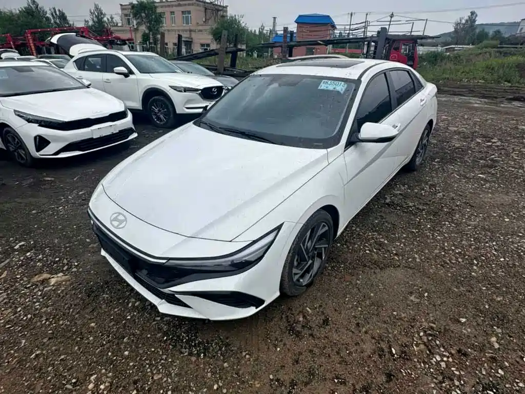 Hyundai Elantra 2025