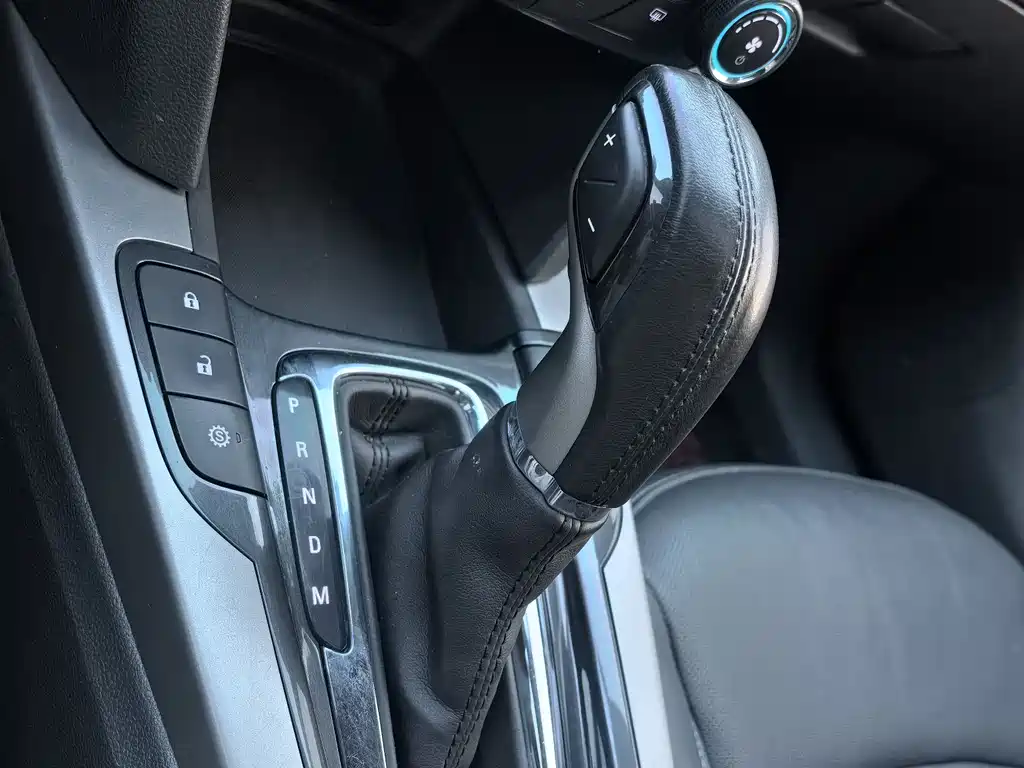 Chevrolet Malibu 2018 — фото 15
