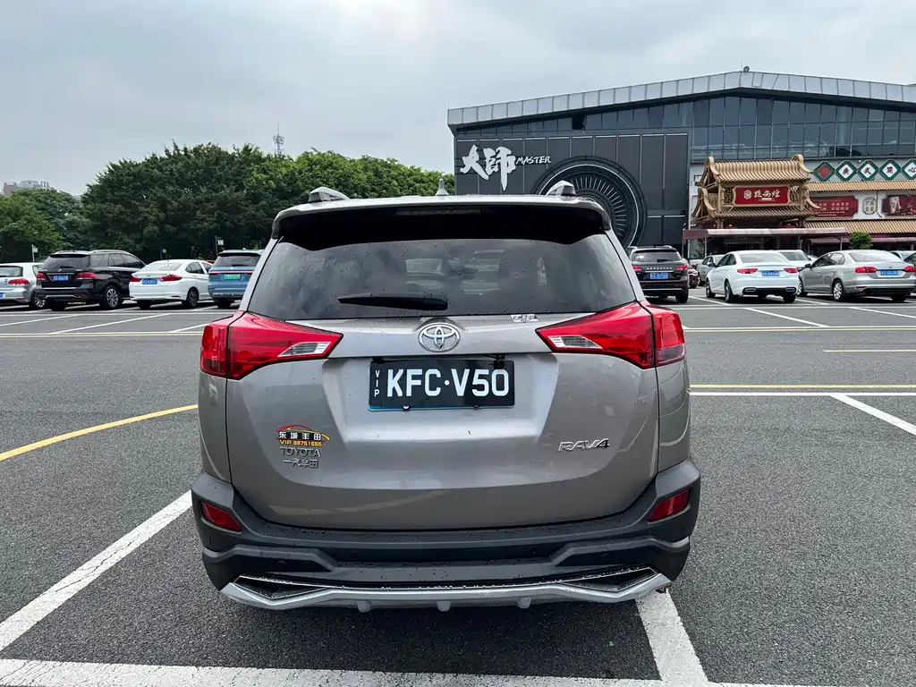 Toyota RAV4 2016 — фото 8