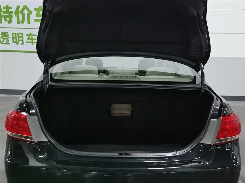 Toyota Camry 2015 — фото 16