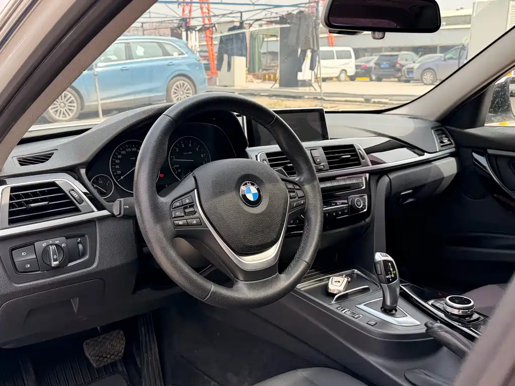 BMW 3 Series 2017 — фото 10